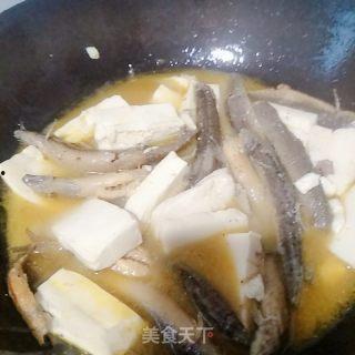 泥鳅炖豆腐的做法视频,泥鳅炖豆腐，营养滋补的炖菜教程