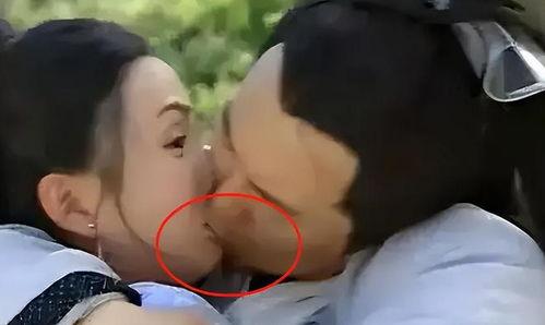 吻胸摸胸视频,揭秘吻胸摸胸视频背后的情感纠葛