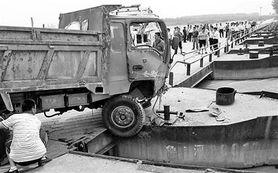 一家三口车祸视频,生死攸关的紧急救援